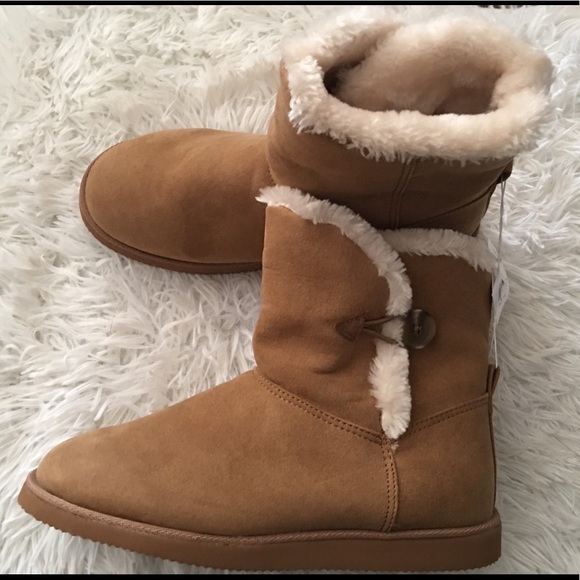 Old Navy Shoes - NEW Old Navy Plush Boot’s Size 8!! ❄️❄️❄️